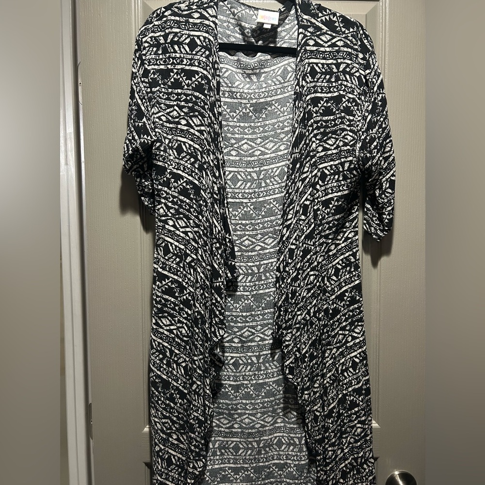 Lularoe Black and White Patterned Shirley kimono